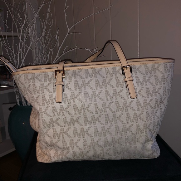 ❌SOLD❌Michael Kors Purse - Picture 2 of 4